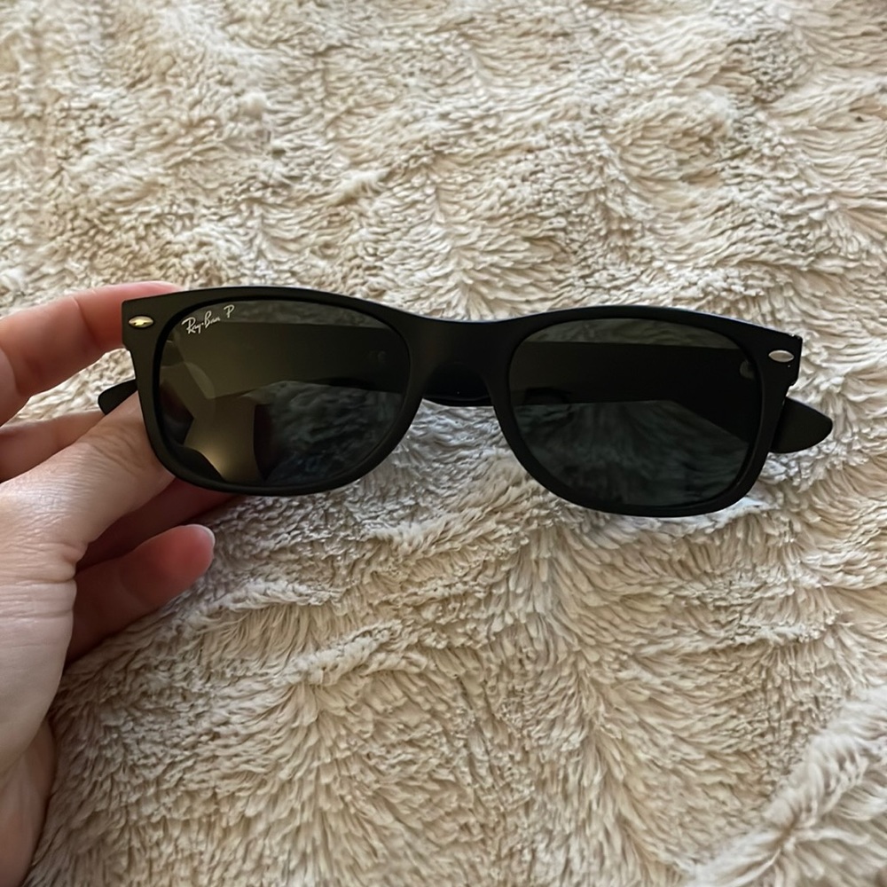 Rayban New Wayfarer RB2132 Black Polarized Sunglasses